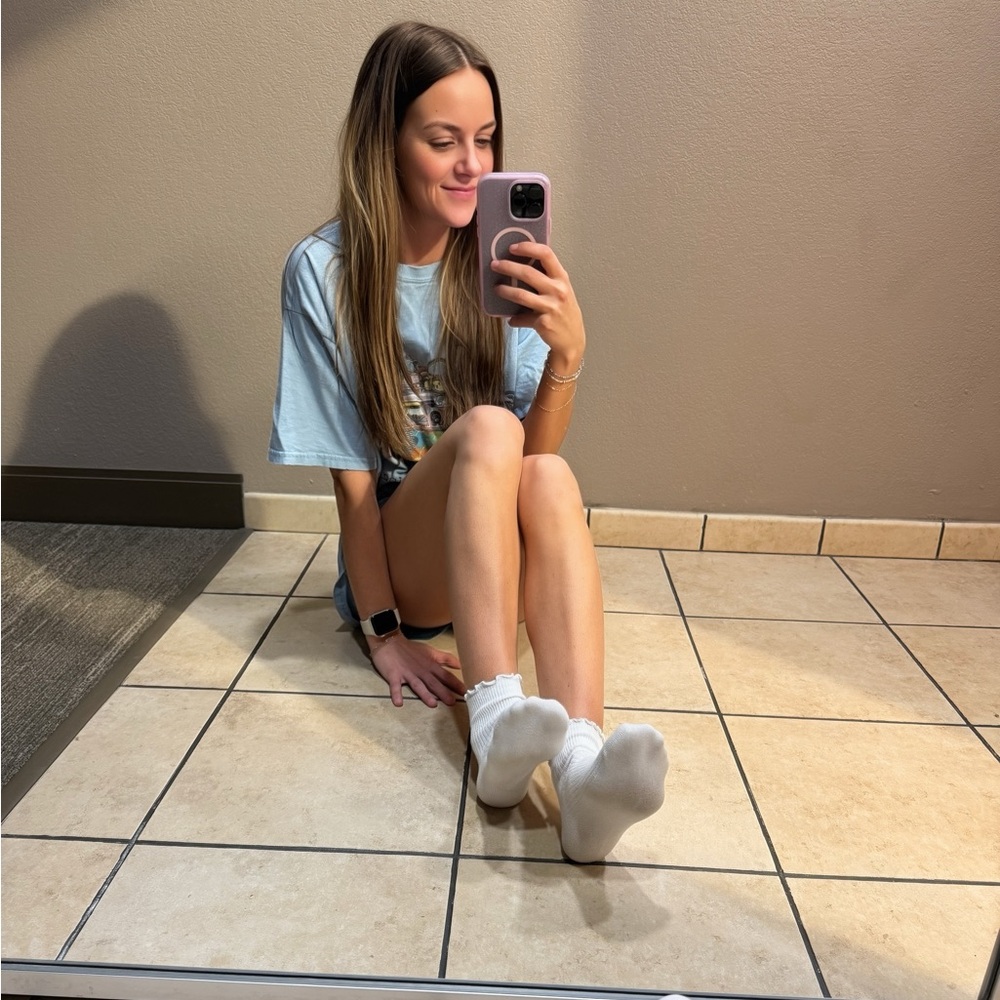 Meet your Posher, Demi - Picture 10 of 13